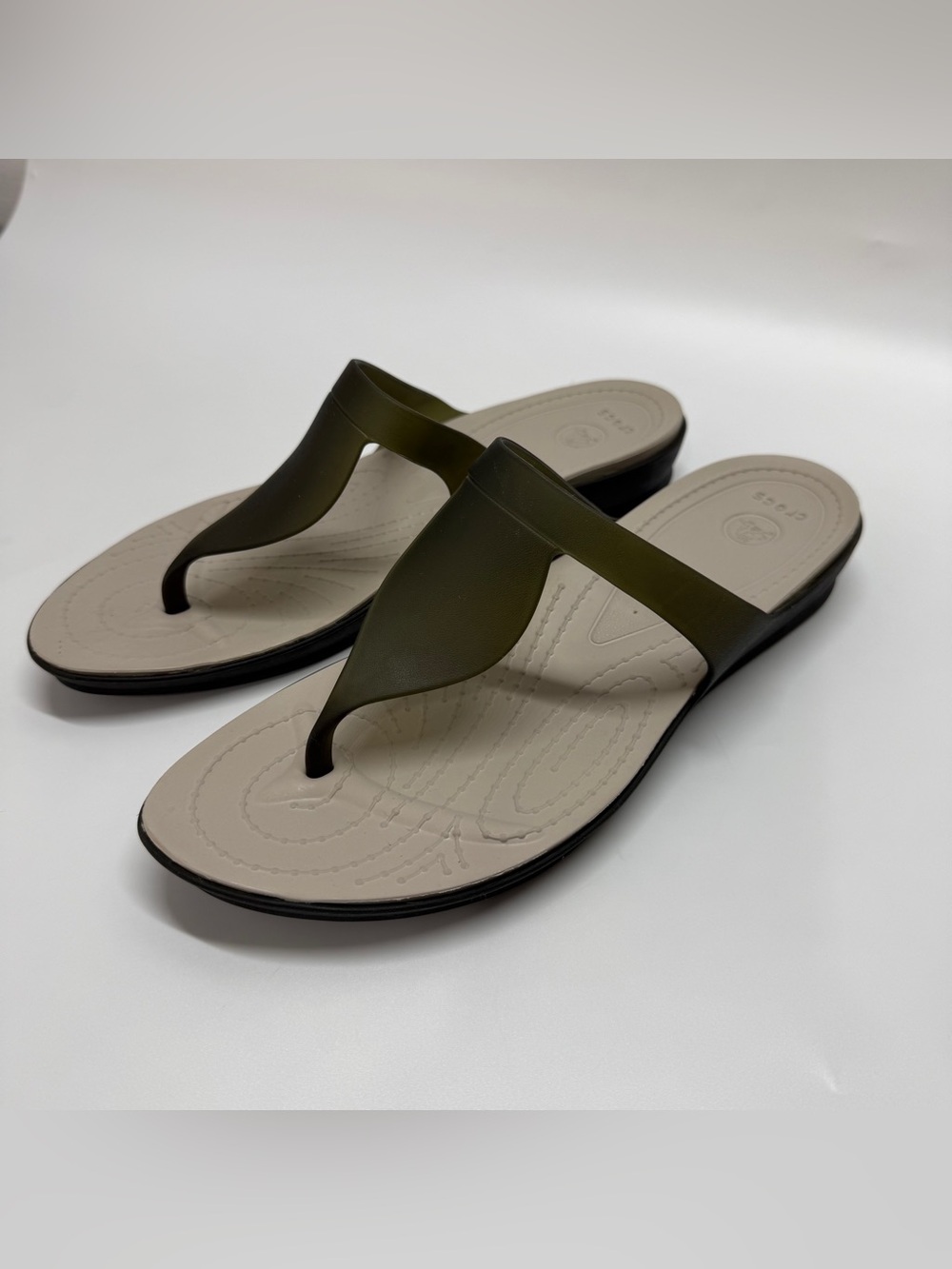 Crocs “Rio” Sandal Women’s Size 9 Olive Thong Slide Flip Flop Jelly Shoe Beach